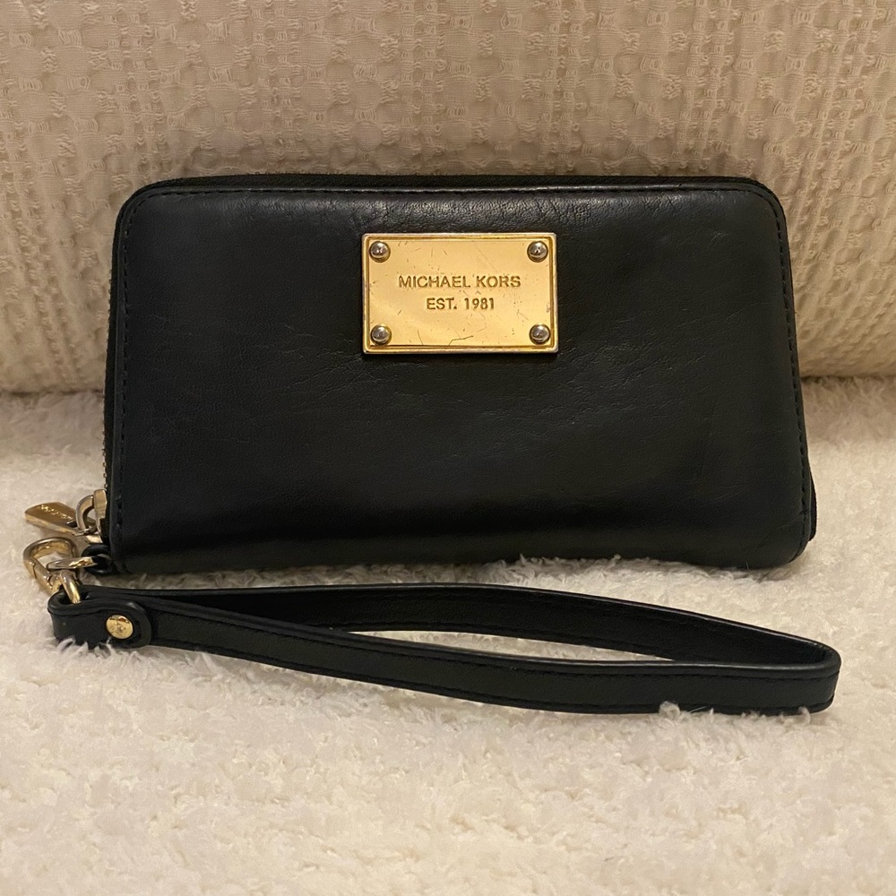Michael Kors Wristlet wallet-Black/Gold